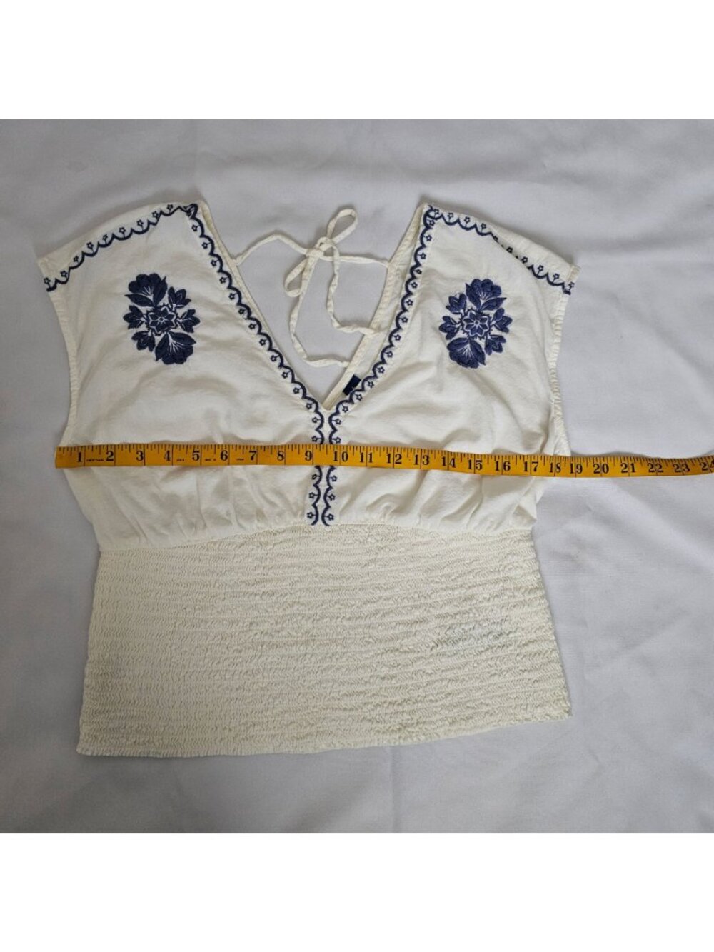 Old Navy White Embroidered Blue Floral Smocked Waist-Defined Top Women's Large - Picture 13 of 15